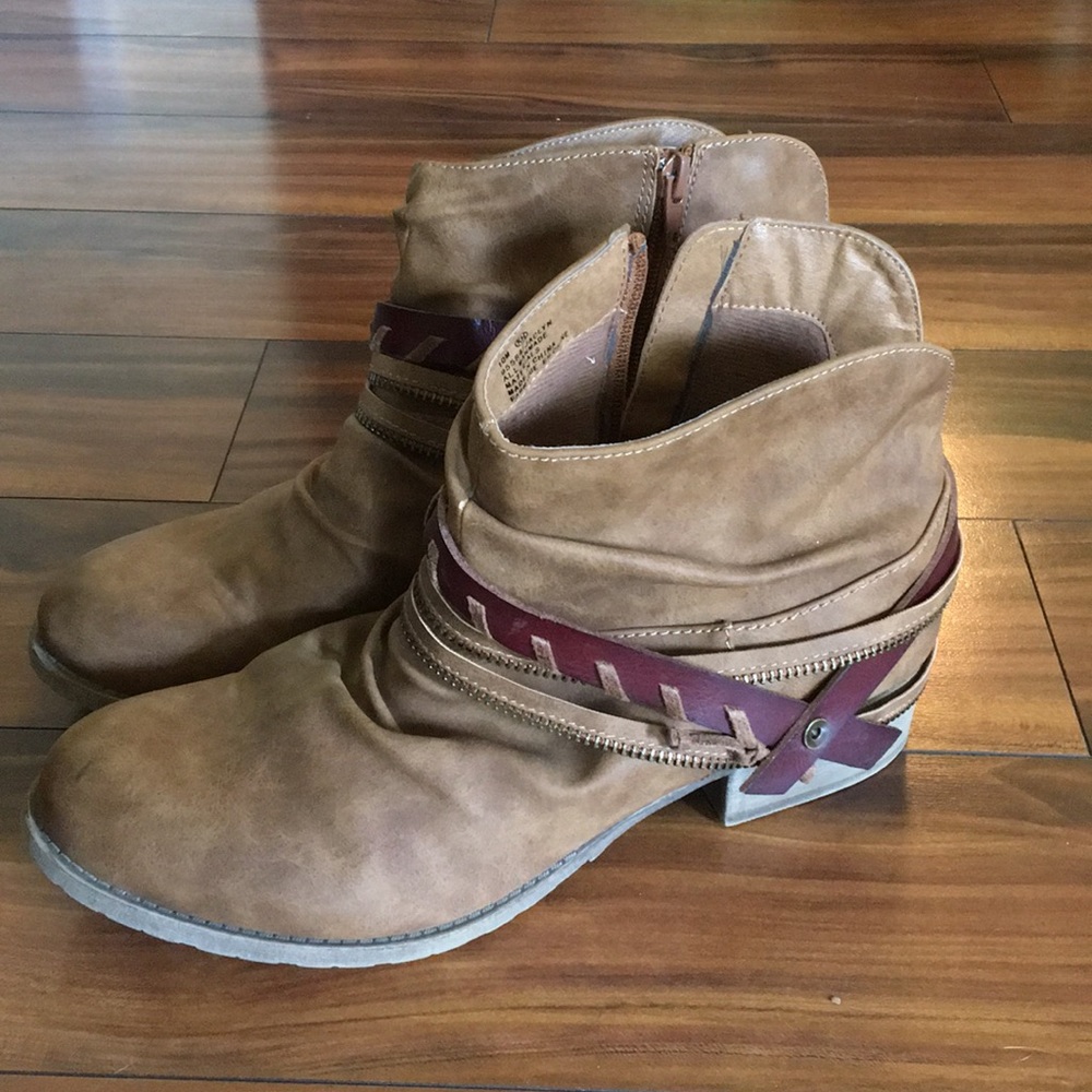 Brown slouchy multi strap Maurice’s booties 10M